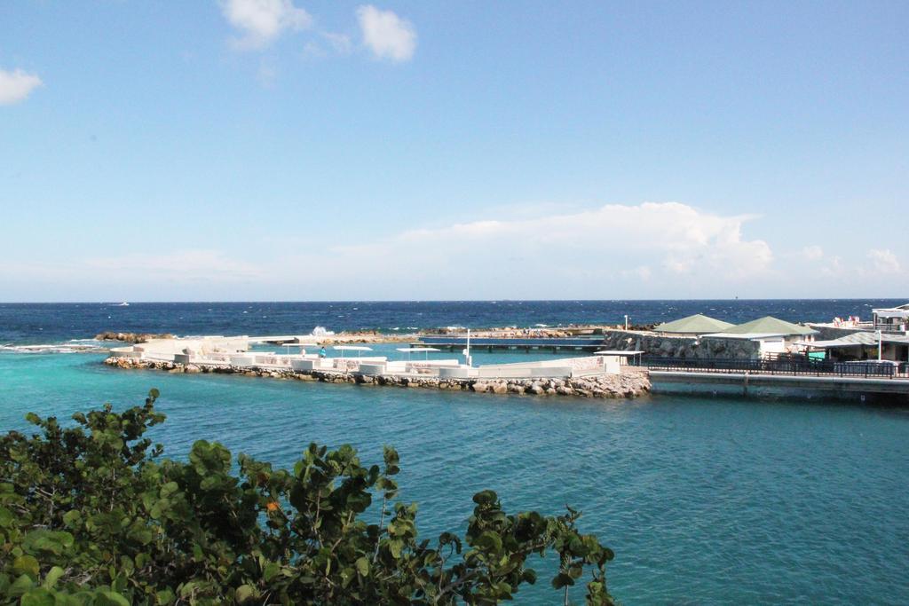 Ocean Sky Apartments Willemstad Exterior photo